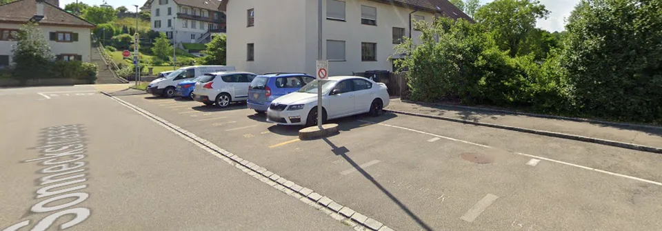 Parcheggi esterni in affitto
