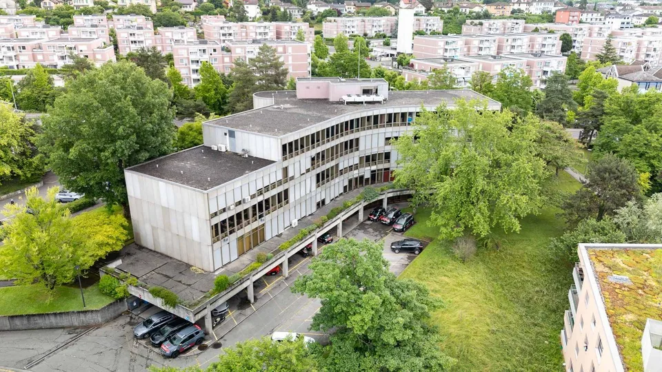 Des bureaux adaptés à votre croissance avec cafétéria et salle de réunion