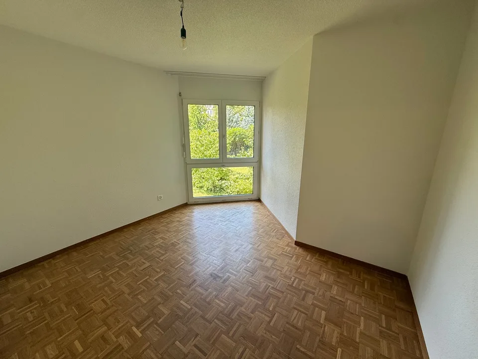 Appartamento luminoso di 4.5 locali con balcone a Corcelles – foto 11 di 16