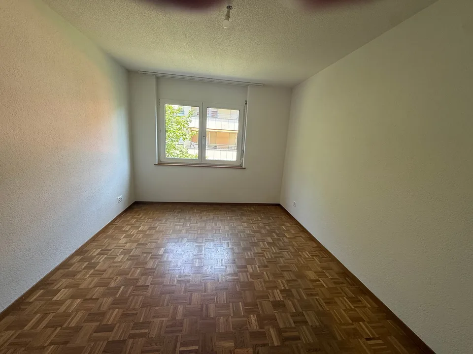 Appartamento luminoso di 4.5 locali con balcone a Corcelles – foto 10 di 16