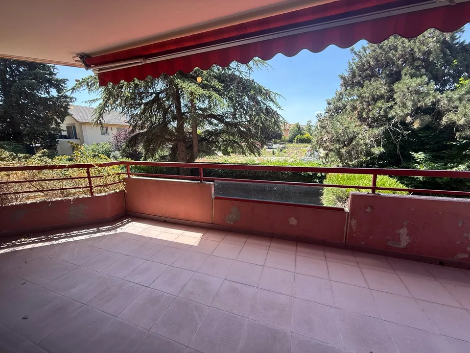 Appartamento luminoso di 4.5 locali con balcone a Corcelles – foto 15 di 16