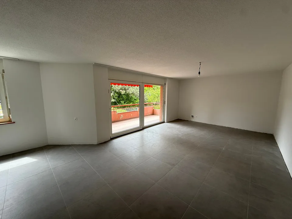 Appartamento luminoso di 4.5 locali con balcone a Corcelles – foto 6 di 16