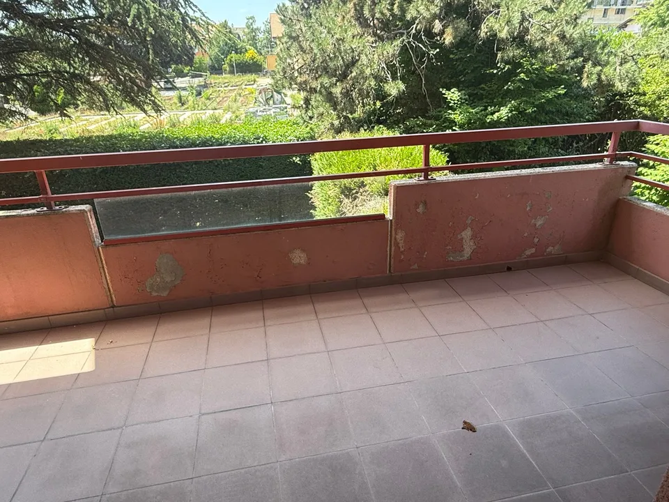 Appartamento luminoso di 4.5 locali con balcone a Corcelles – foto 16 di 16