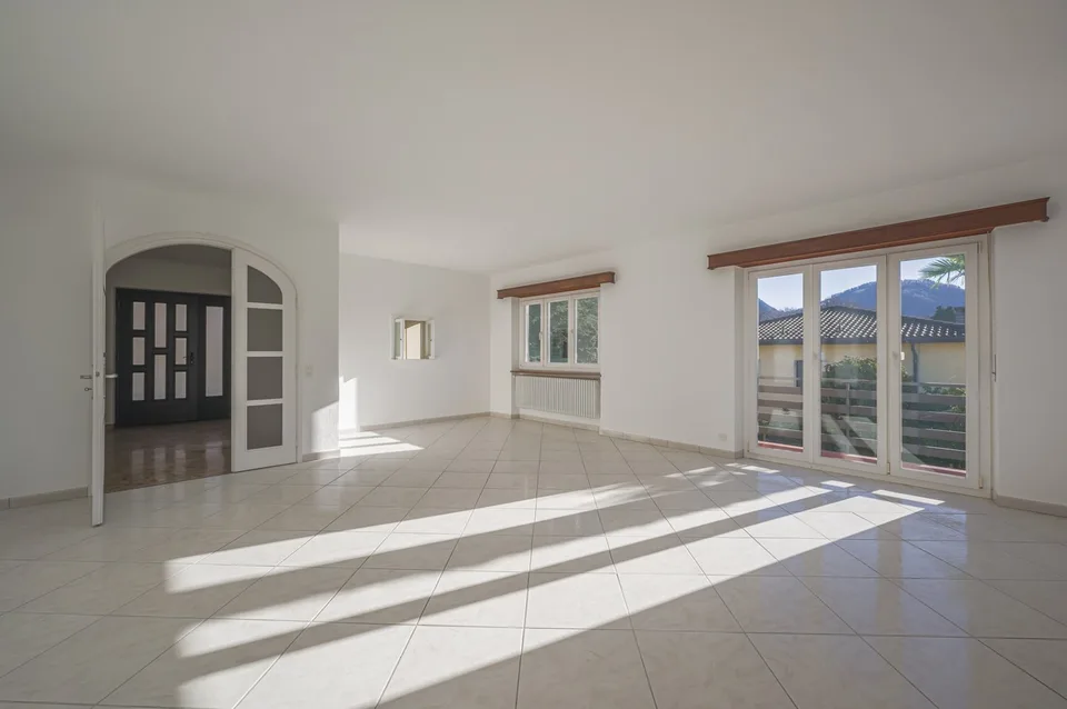 Charming 5.5-room apartment with private garden