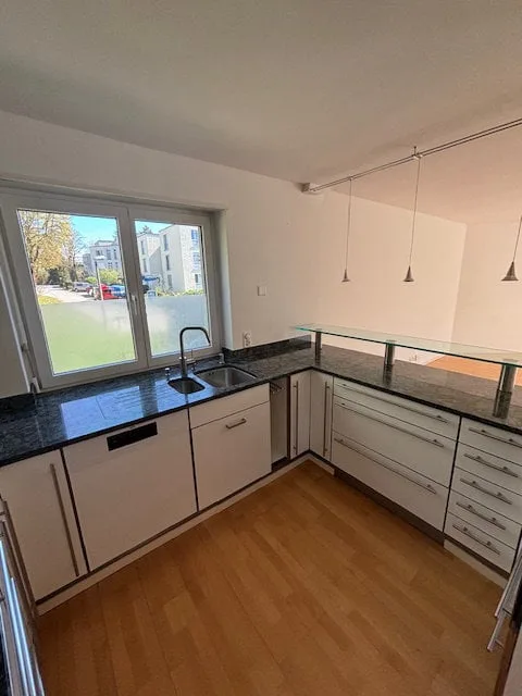 Helle 4.5-Zimmer-Wohnung im Erdgeschoss mit Wintergarten und Terrasse