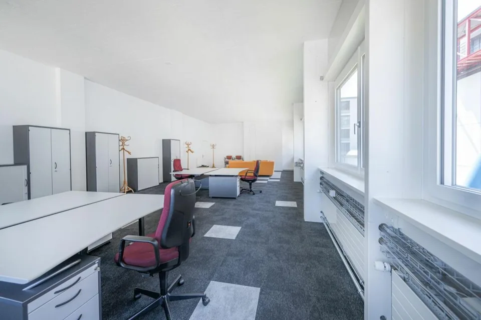 Arbeiten auf dem ZIK-Areal - modernes, helles Büro mit Seeblick