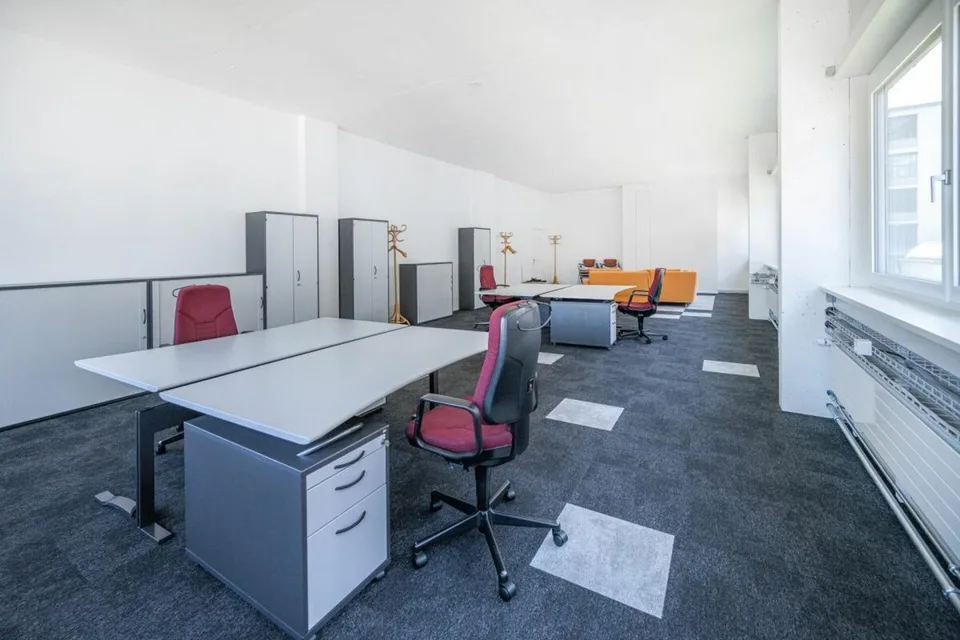 Arbeiten auf dem ZIK-Areal - modernes, helles Büro mit Seeblick