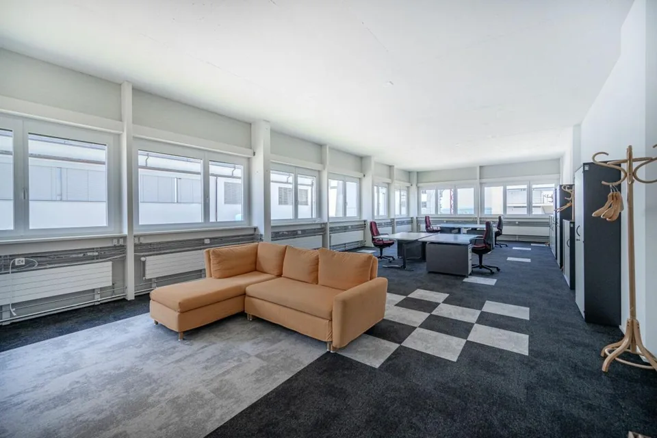 Arbeiten auf dem ZIK-Areal - modernes, helles Büro mit Seeblick