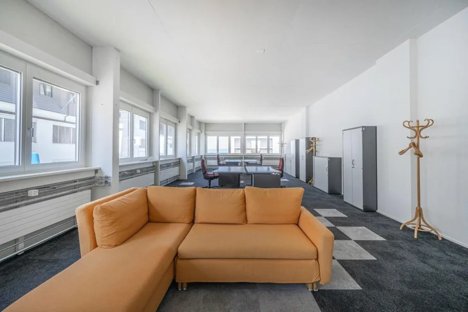 Arbeiten auf dem ZIK-Areal - modernes, helles Büro mit Seeblick