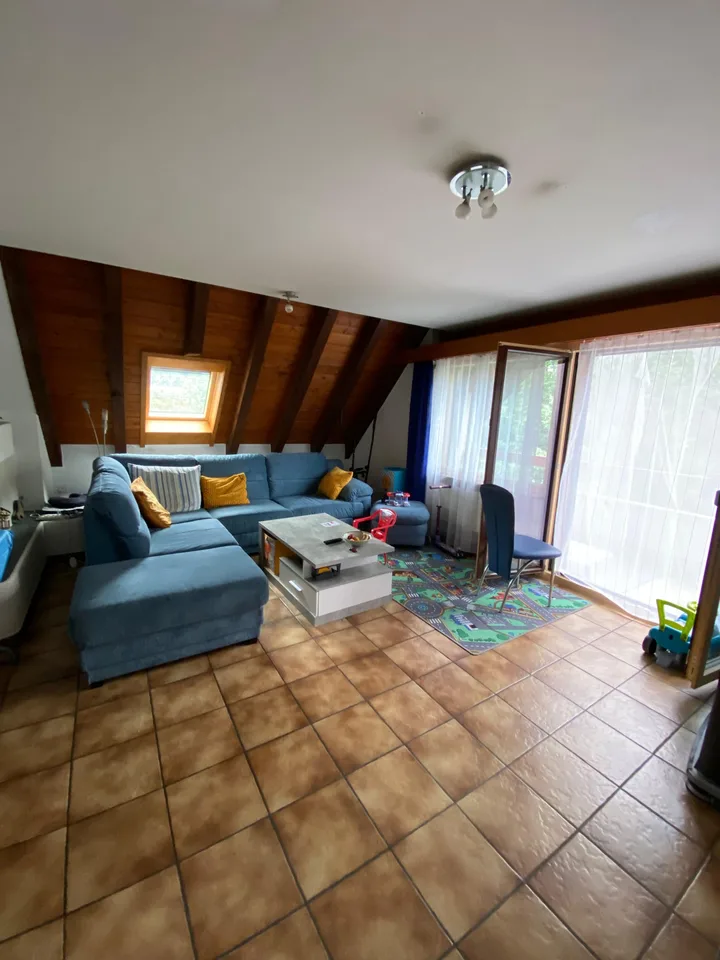 Schönes 7,5-Zimmer-Apartment im 2. Stock