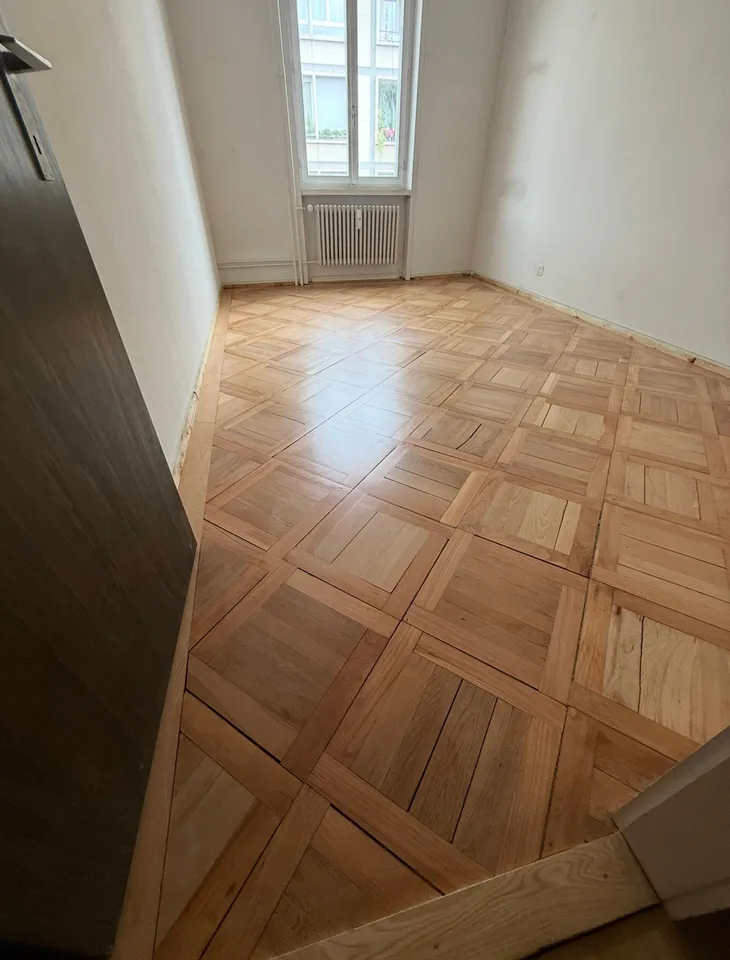 Appartamento di 4,5 locali frescamente ristrutturato con due balconi e vista su Claraplatz