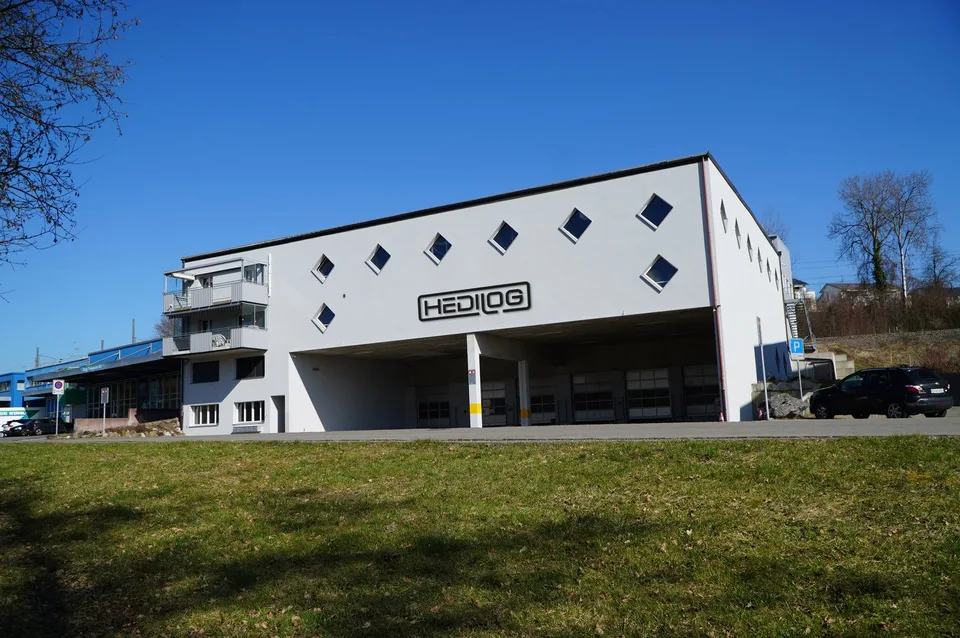 Halbautomatisches Palettenlager in Hedingen – bis 1200 Paletten verfügbar