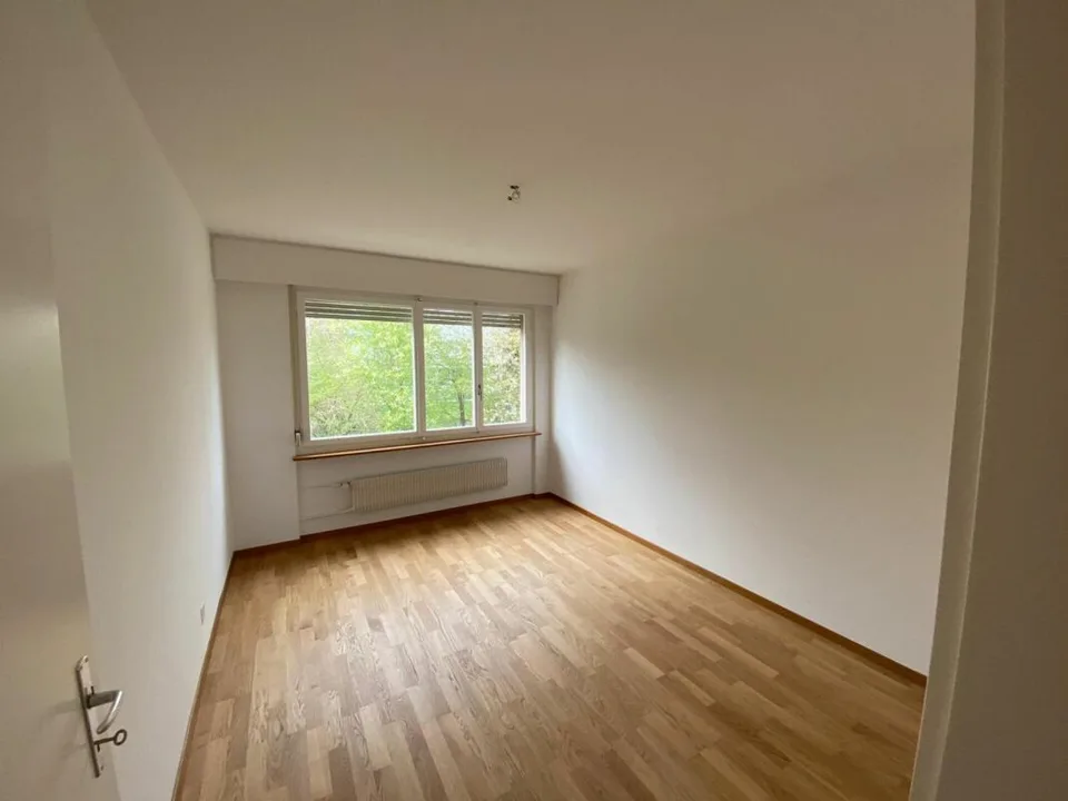 Schöne 4-Zimmerwohnung mit gemütlichem Balkon in Nidau