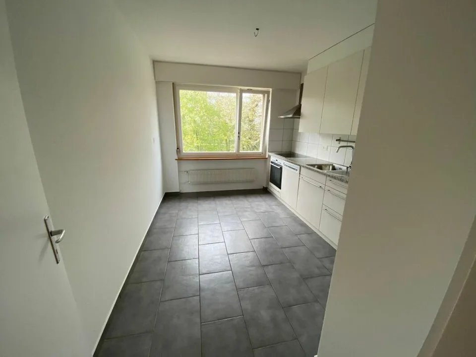 Schöne 4-Zimmerwohnung mit gemütlichem Balkon in Nidau