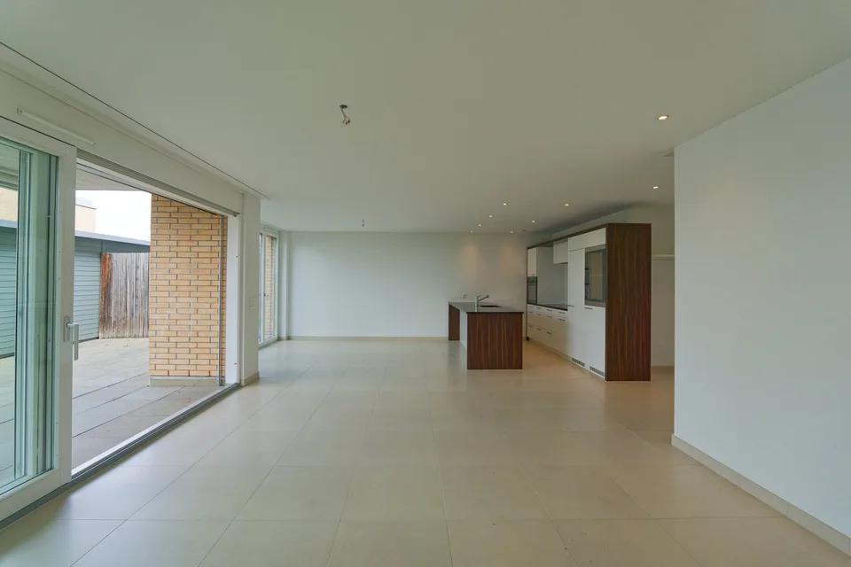 Opportunité à Oberrohrdorf : Appartement de jardin spacieux 4.5 pièces
