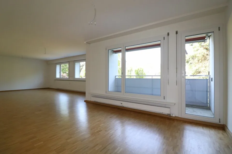 Am Lindenplatz - frisch renovierte, grosszügige 4-Zimmer-Wohnung im 1.OG