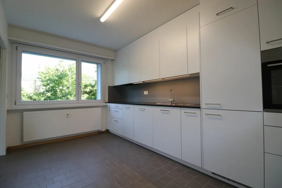 Am Lindenplatz - frisch renovierte, grosszügige 4-Zimmer-Wohnung im 1.OG