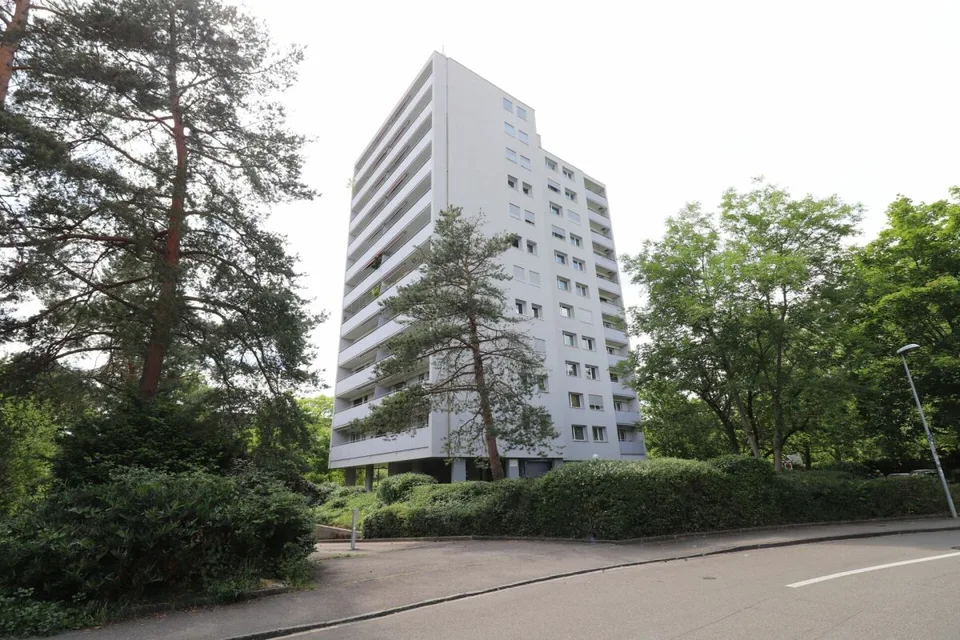 Am Lindenplatz - frisch renovierte, grosszügige 4-Zimmer-Wohnung im 1.OG