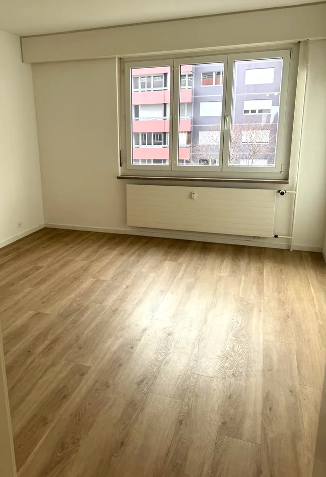Ampio appartamento con balcone in Wiesenplatz
