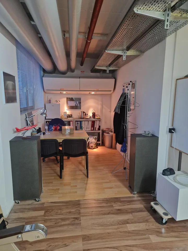 IN DIREKTER BAHNHOFSNÄHE VERMIETEN WIR DIESE BÜRO-/GEWERBEFLÄCHE