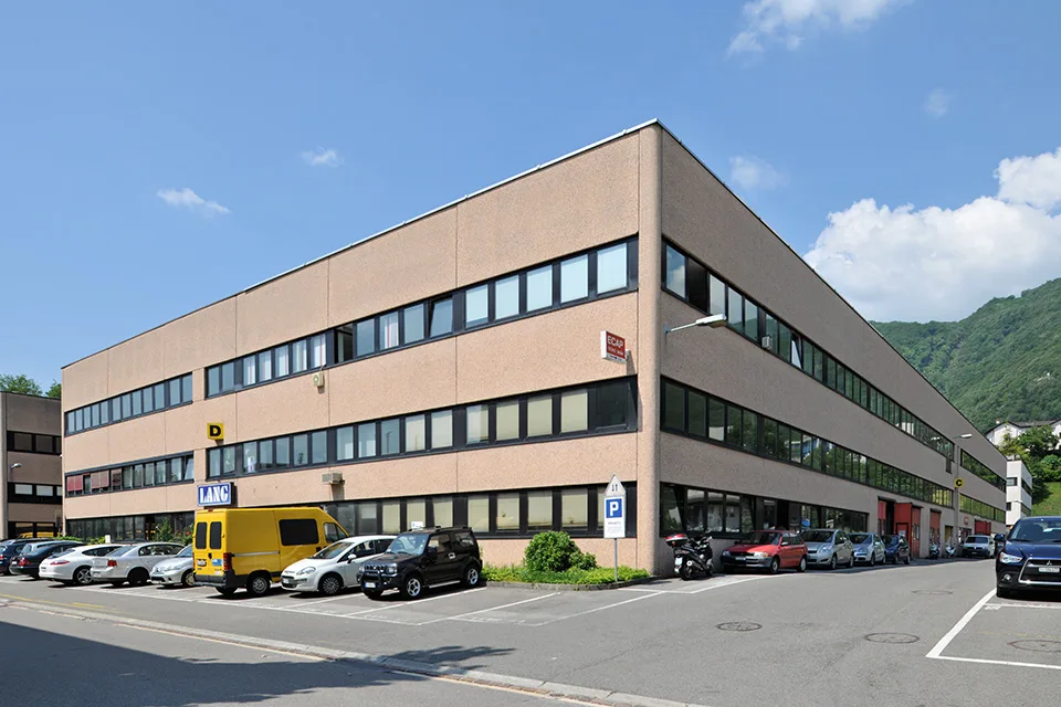 LUGANO NORD/LAMONE - GROSSES UND HELLES BÜRO ZU VERMIETEN (ref. 037) – Foto 7 von 10