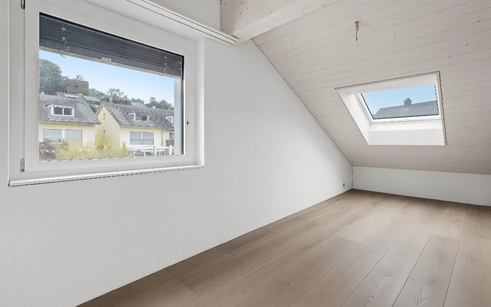 Erstbezug: exklusive Attika-Wohnung mit riesigem Balkon und Cheminée