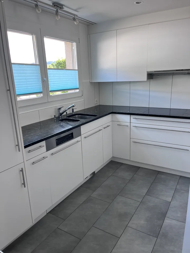5½ ZIMMER-HAUS IN SCHWARZENBACH (SG), MÖBLIERT, TEMPORÄR