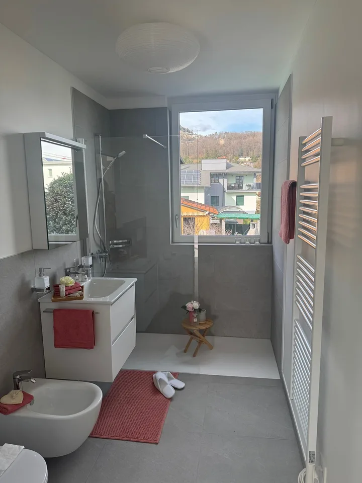 Elegante appartamento 2.5 locali con grande giardino privato (prima locazione)