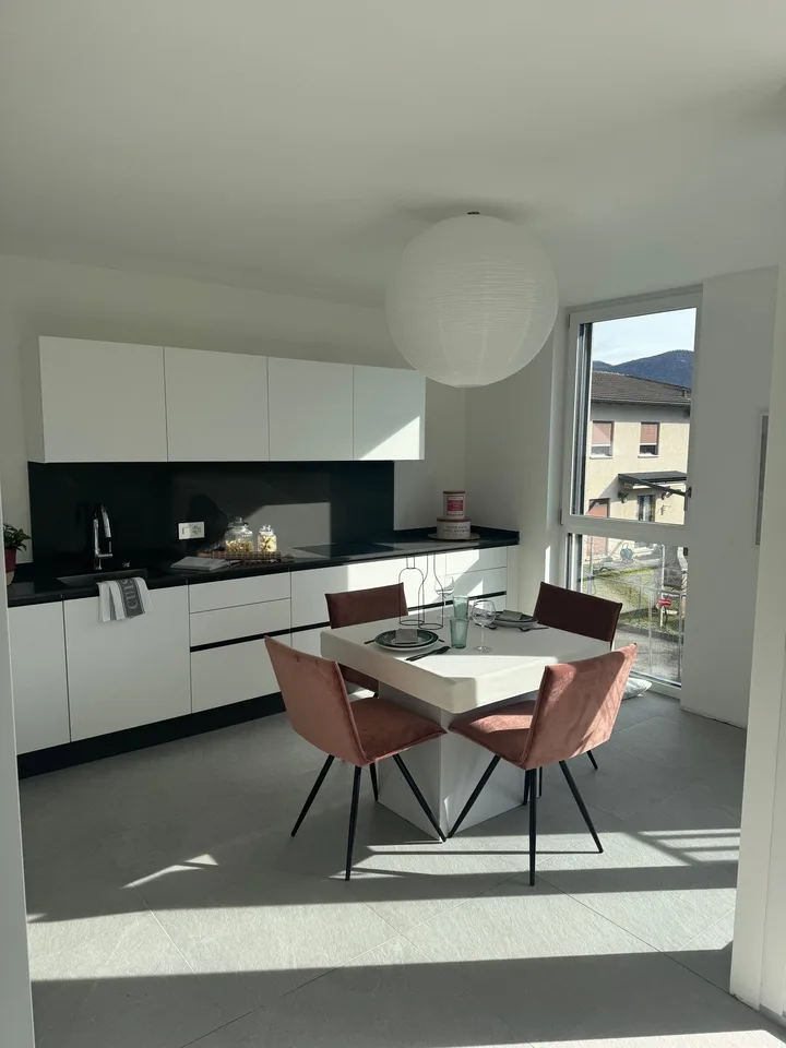 Elegante appartamento 2.5 locali con grande giardino privato (prima locazione)
