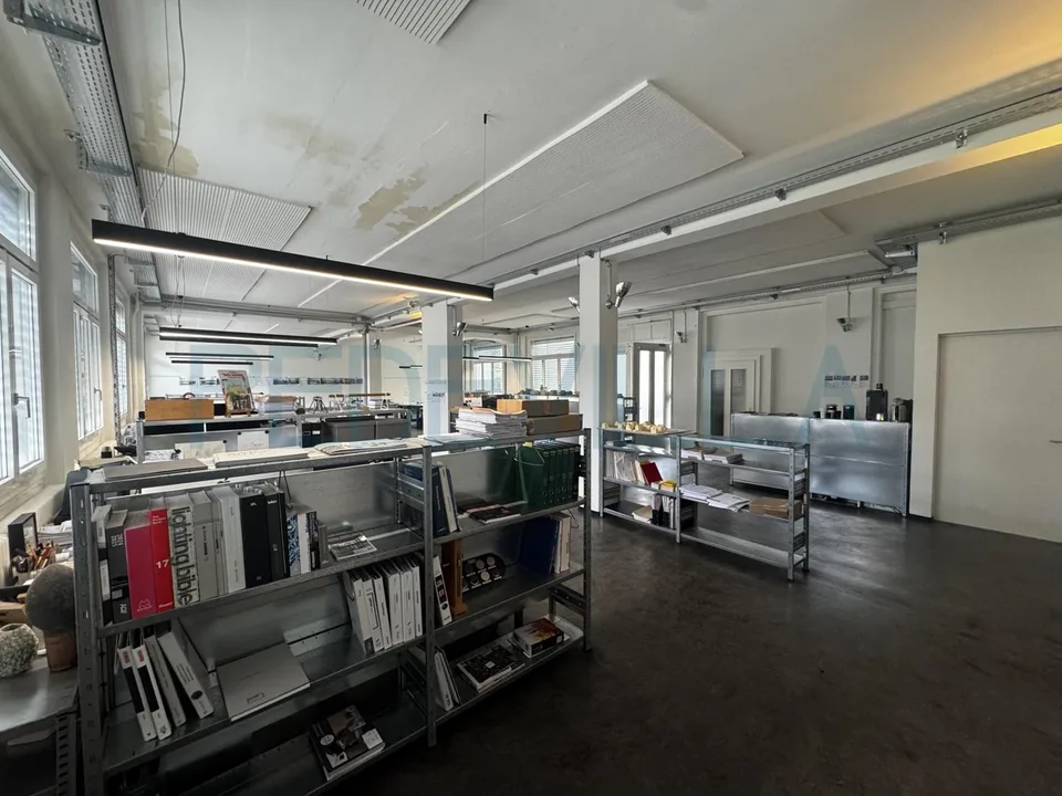 Local commercial de 185 m² au rez-de-chaussée