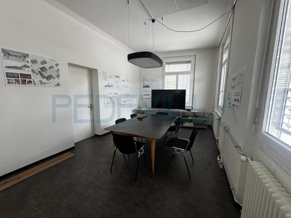 Local commercial de 185 m² au rez-de-chaussée