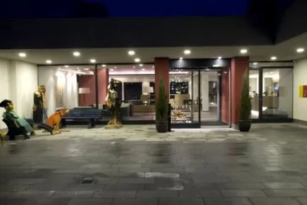 Büroraum im klimatisierten Businesscenter im hotelartigen Umfeld – Foto 12 von 30
