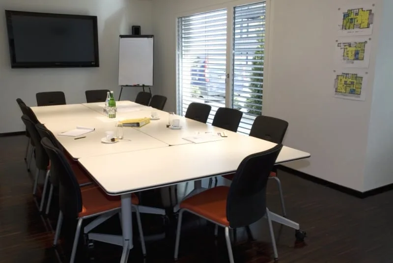 Büroraum im klimatisierten Businesscenter im hotelartigen Umfeld – Foto 10 von 30