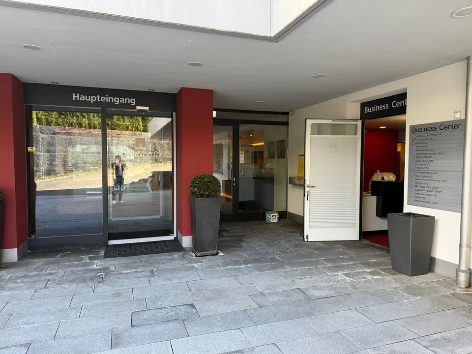 Büroraum im klimatisierten Businesscenter im hotelartigen Umfeld – Foto 11 von 30