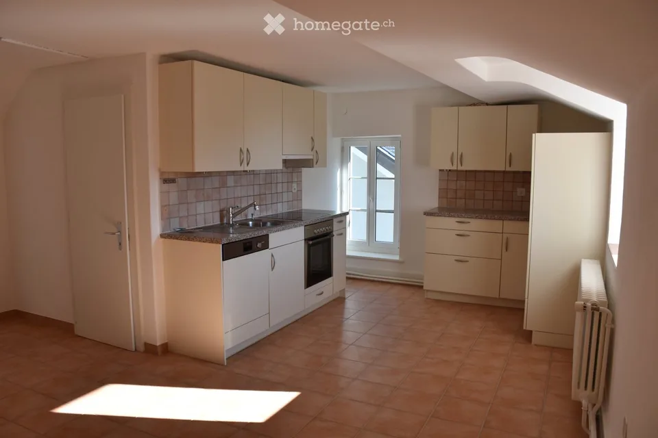 Ampio appartamento di 3,5 locali con 135 m2 e giardino