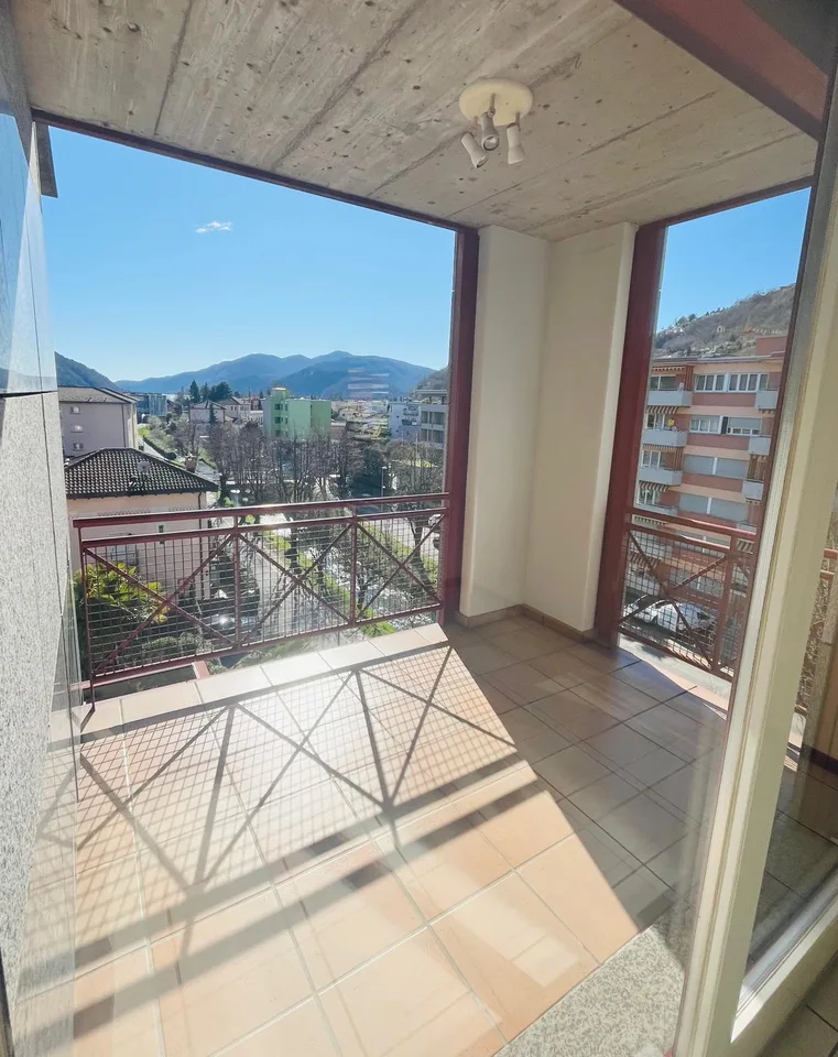 Helles 4.5-Zimmer-Apartment in Agno mit Terrassen und Parkplätzen