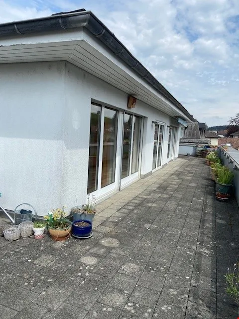 Zentrale 4.5-Zimmer-Attika-Wohnung mit riesiger Terrasse – Foto 8 von 8