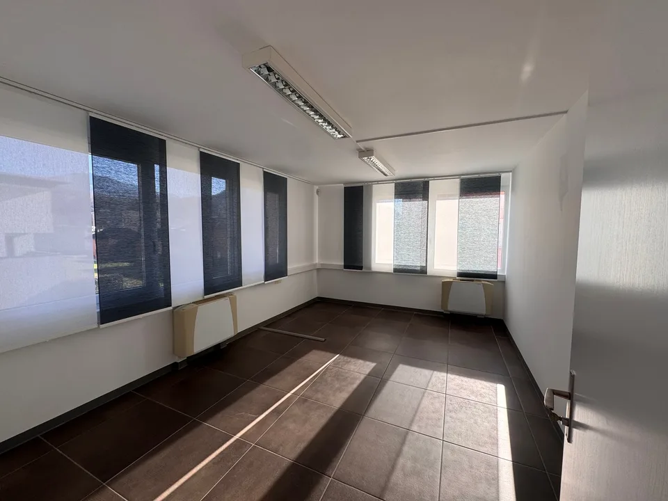 Taverne – Ufficio di 100 mq al primo piano con ascensore