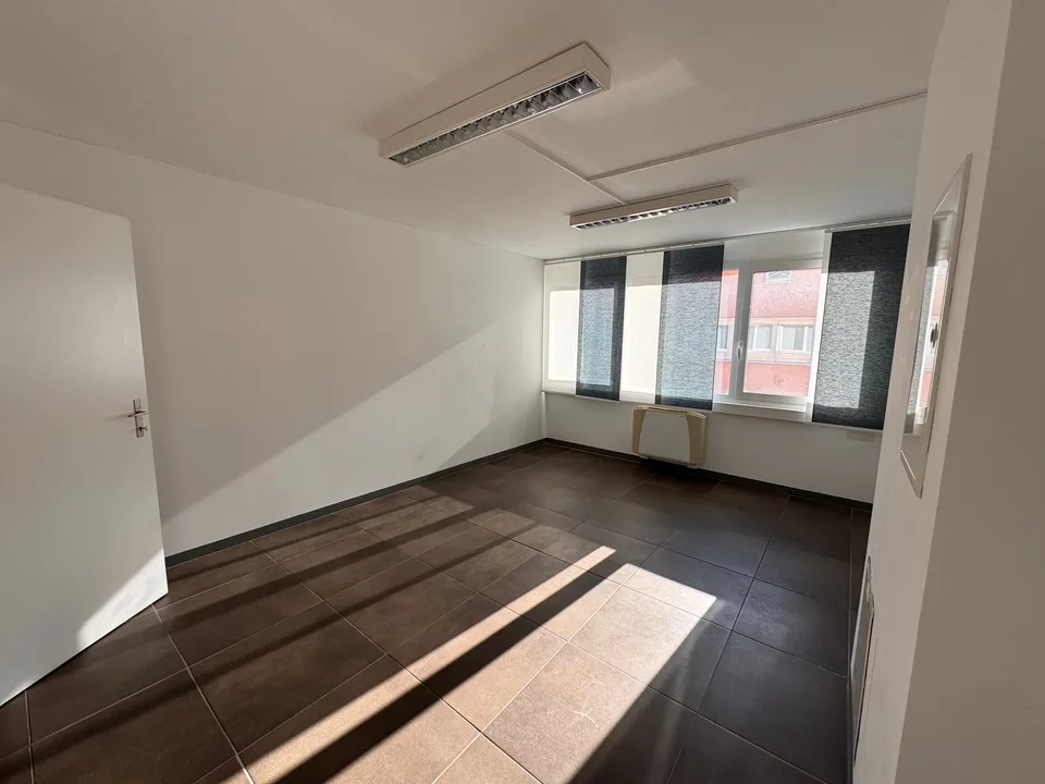 Taverne – Ufficio di 100 mq al primo piano con ascensore
