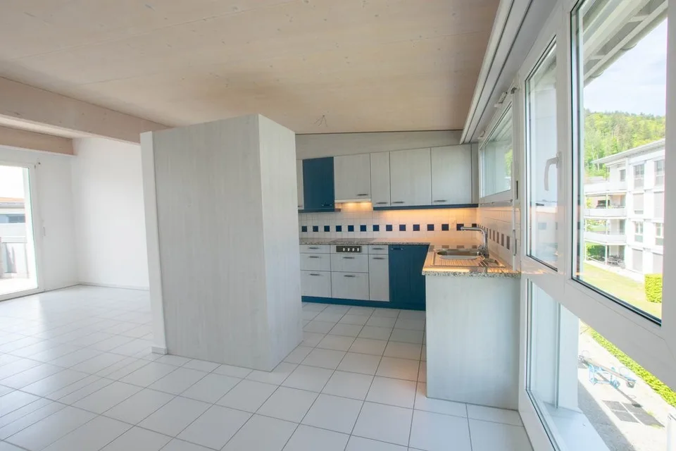 Grosszügige Wohnung mit sonnigem Balkon!