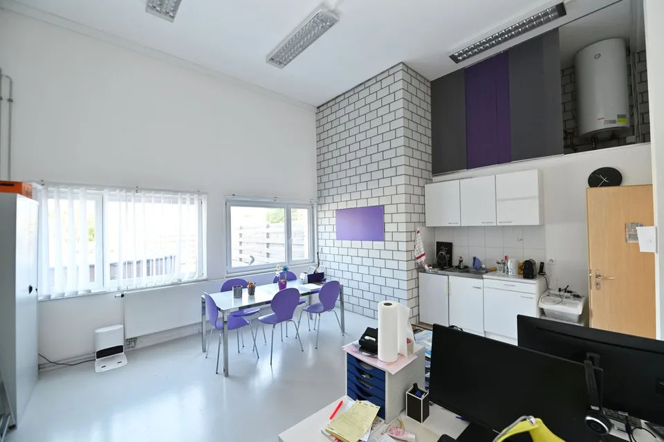helles Büro/Atelier im Erdgeschoss