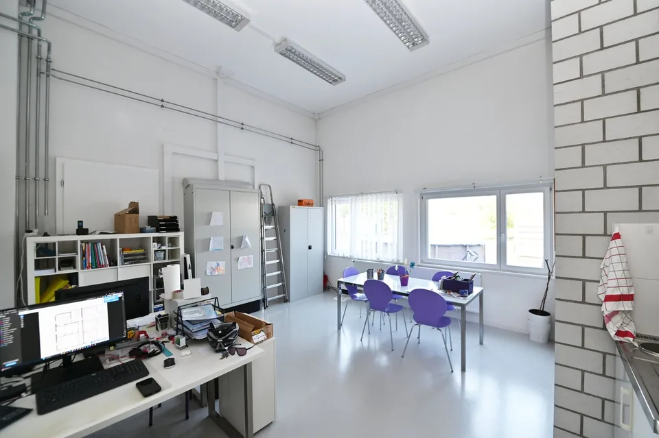 helles Büro/Atelier im Erdgeschoss