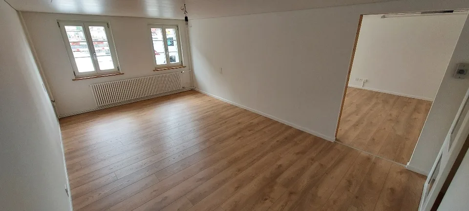 Appartamento di 3 camere rinnovato di recente in una casa storica Riegelhaus - Laupen BE