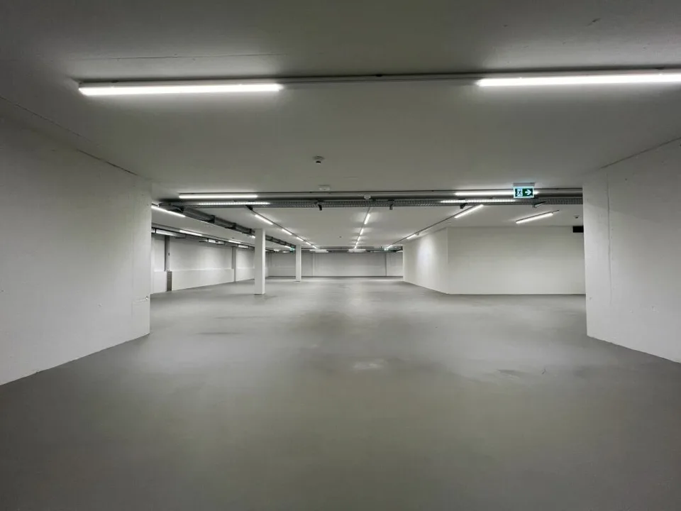 Grande magazzino in importante snodo di traffico