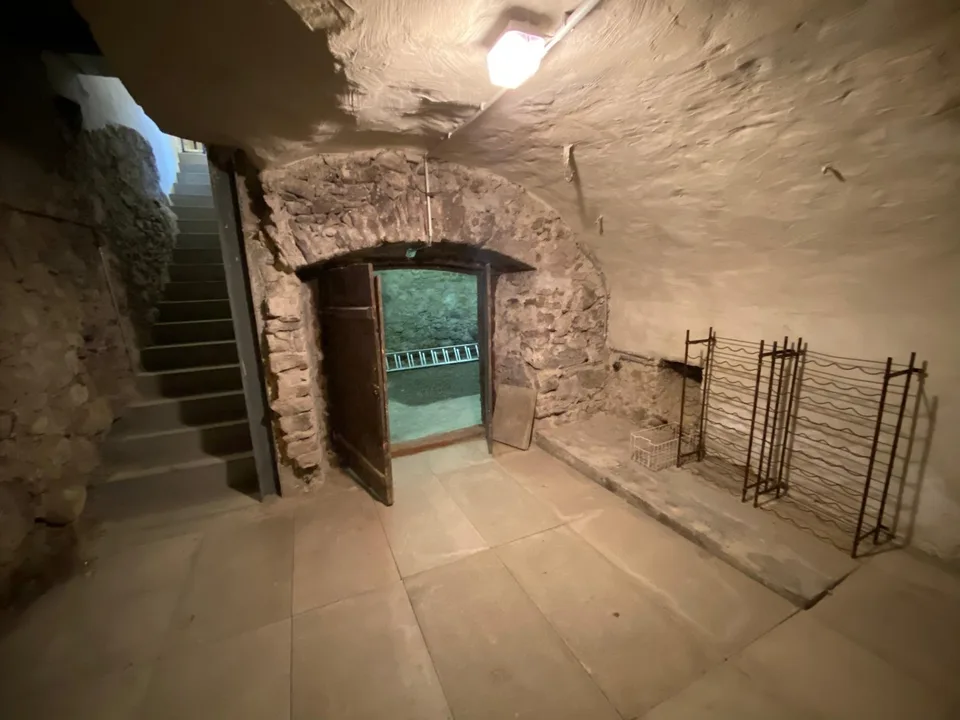 Renovated farmhouse with 6.5 rooms and spacious garden – photo 12 of 13