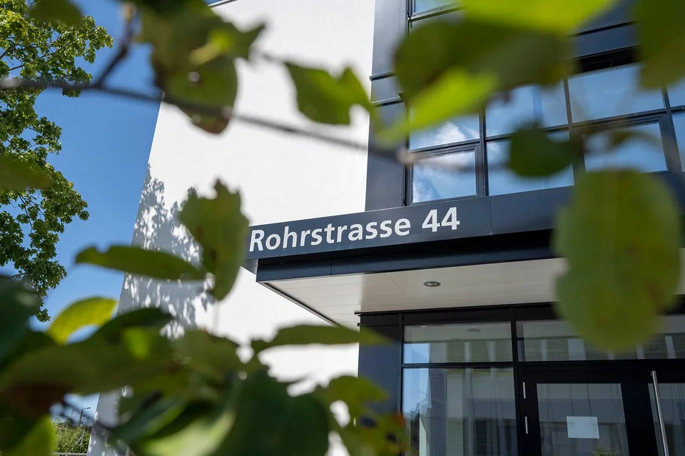 Bezugsbereite Büros mit Tramanschluss direkt vor dem Haus
