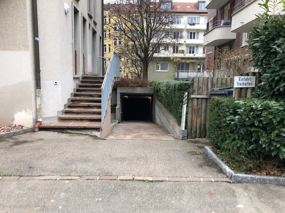 Parking space directly at Goldbrunnenplatz