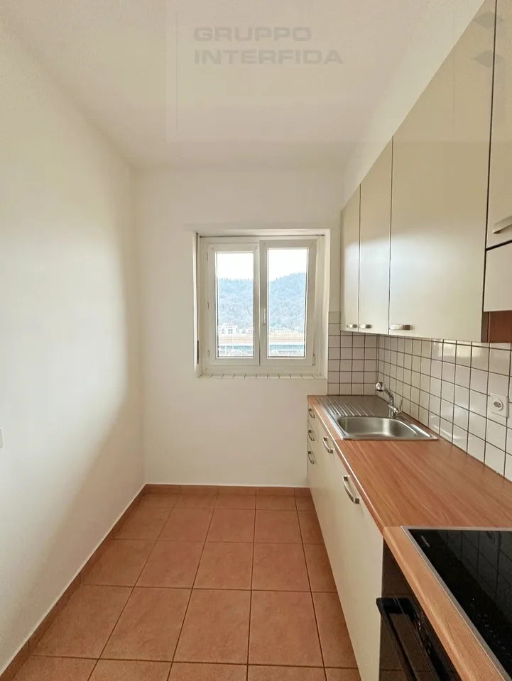 APPARTAMENTO 3.5 LOCALI CON BALCONE