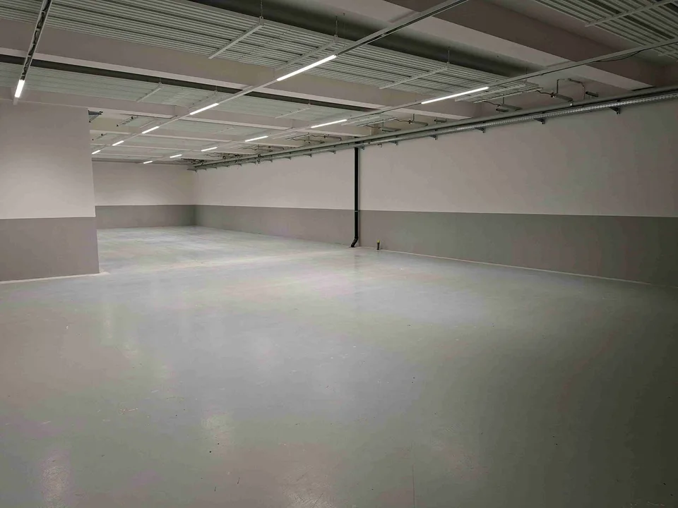 Ampia sala commerciale a Bülach in affitto