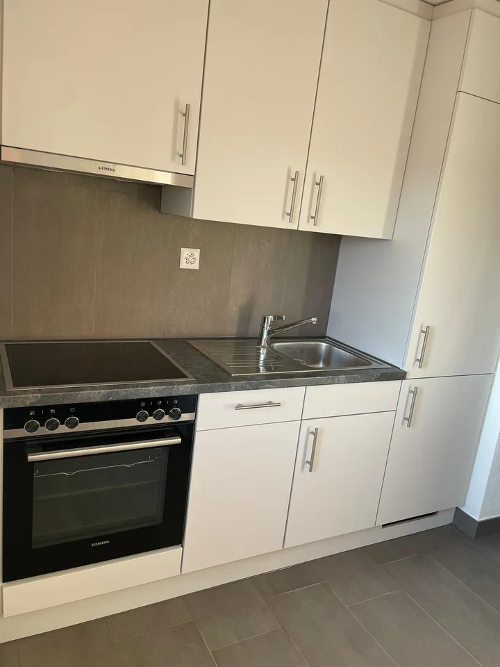 Appartamento moderno 3.5 locali con balcone e vista a Oftringen